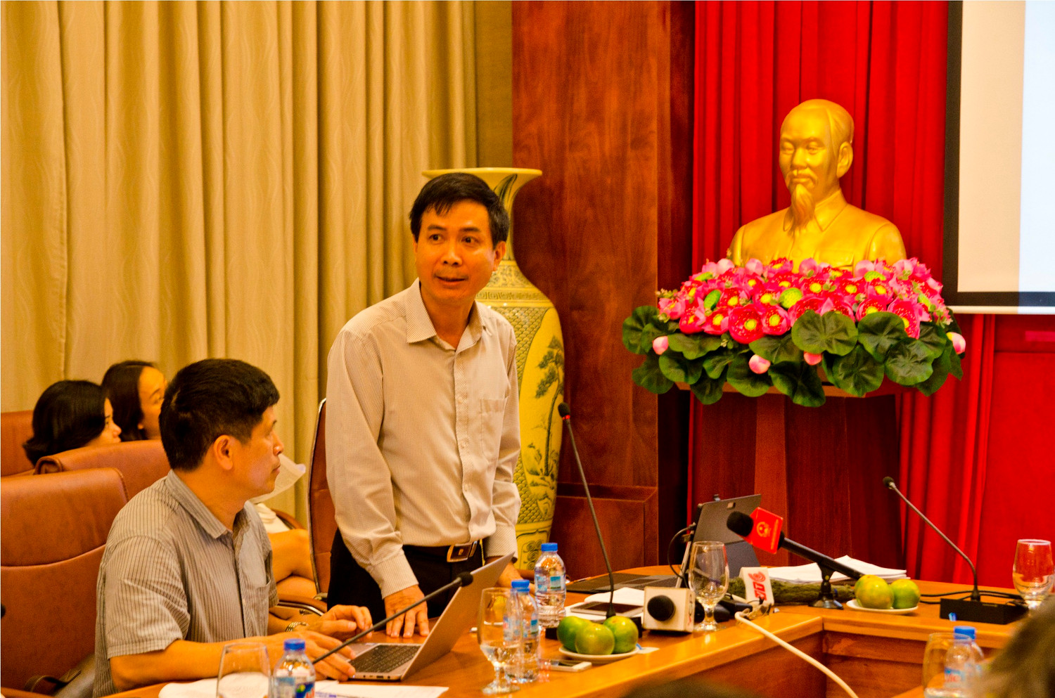 Ông Lê Văn Phúc - Phó trưởng ban phụ trách Ban Thực hiện chính sách Bảo hiểm y tế (thuộc Bảo hiểm xã hội Việt Nam) khẳng định Bảo hiểm xã hội luôn bảo vệ quyền lợi người tham gia bảo hiểm y tế - ảnh: Hoàng Lực.