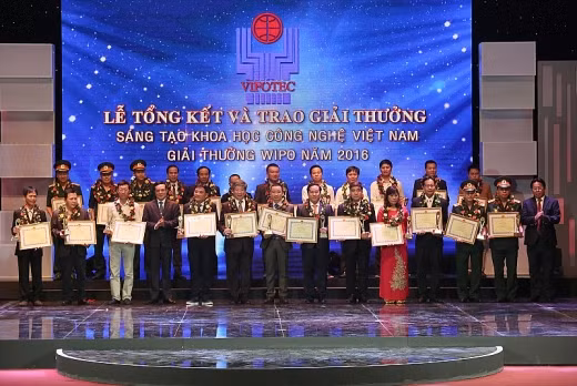 Kỹ sư Đào Xuân Giỏi thuộc Công ty TNHH MTV Lọc hóa dầu Bình Sơn (Lọc hóa dầu Bình Sơn) là một trong số tác giả được nhận giải Ba Vifotec 2016 - ảnh nguồn PVN.