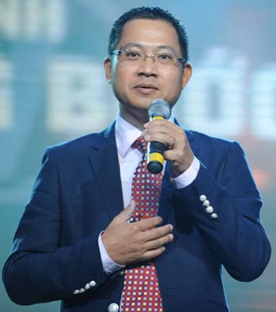 Theo quan điểm của CEO Nam An Group Lý Quý Trung: Môi trường cạnh tranh là điểm mấu chốt tạo nên phong cách phục vụ khác nhau giữa Sài Gòn và Hà Nội. Sài Gòn xô bồ hơn, khắc nghiệt hơn nên phong cách phục vụ “chiều khách” rất đặc thù ở thành phố này.