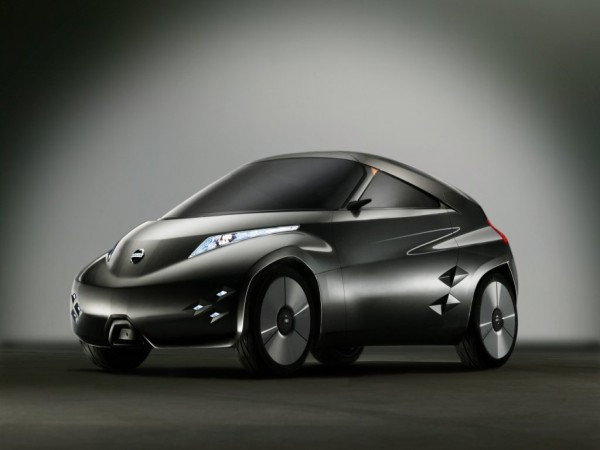 Nissan Mixim Tốc độ tối đa: 180 km/giờ Quãng đường xe chạy: 400 km Là sản phẩm sáng tạo của một nhóm thiết kế gồm các thành viên có độ tuổi trung bình chỉ mới 25, cabin xe Nissan Mixim mang phong cách của nhưng trò chơi điện tử và phim hoạt hình Nhật Bản. Đặc biệt, thay vì dùng gương chiếu hậu, chiếc xe sử dụng các camera để truyền hình ảnh phía sau xe lên màn hình ở trong xe.