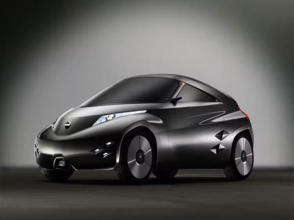 Nissan Mixim Tốc độ tối đa: 180 km/giờ Quãng đường xe chạy: 400 km Là sản phẩm sáng tạo của một nhóm thiết kế gồm các thành viên có độ tuổi trung bình chỉ mới 25, cabin xe Nissan Mixim mang phong cách của nhưng trò chơi điện tử và phim hoạt hình Nhật Bản. Đặc biệt, thay vì dùng gương chiếu hậu, chiếc xe sử dụng các camera để truyền hình ảnh phía sau xe lên màn hình ở trong xe.