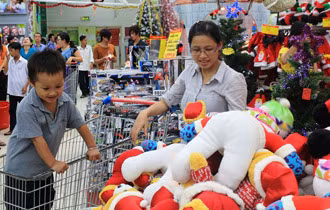 Để chào đón một mùa Noel rộn rã, và đặc biệt hơn là dịp Tết Quý Tỵ 2013 sắp đến gần, từ 10/12/2012 đến 9/2/2013, hệ thống siêu thị Big C giảm giá hơn 1.200 mặt hàng với mức giảm từ 5 - 50%.