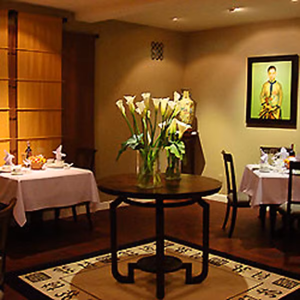 Cuối năm 2009, nhà hàng Nam Phan được dời về địa chỉ 34 Võ văn Tần, Quận 3, Tp.HCM. Không gian mở và sự biến tấu của sắc màu khiến Nam Phan mang một cảm giác bình yên, nhẹ nhõm, sự bình yên kiểu "Zen".