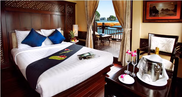 Tàu Paradise Cruise có thiết kế của Pháp và được đóng tại nhà máy đóng tàu tốt nhất Việt Nam đảm bảo về độ nghiêng, lắc. Tàu Paradise Cruise có thiết kế của Pháp và được đóng tại nhà máy đóng tàu tốt nhất Việt Nam đảm bảo về độ nghiêng, lắc.
