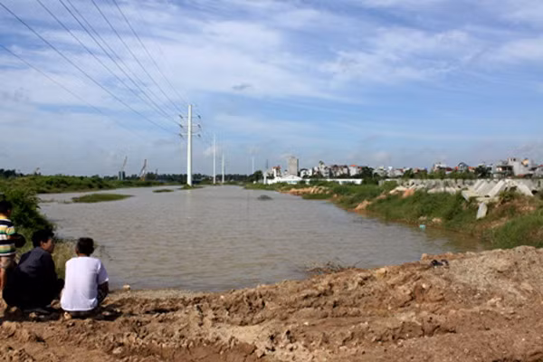 Theo luật sư Nguyễn Đăng Quang (Đoàn luật sư TP Hà Nội) chia sẻ với báo nguoilaodong, để đảm bảo thi công trong công trình xây dựng, Bộ Xây dựng đã ban hành Thông tư 22/2010. Trong đó, quy định công trường phải có biển báo, rào chắn báo hiệu nguy hiểm; trong trường hợp công trình thiếu các biện pháp đảm bảo an toàn và gây chết người thì có thể khởi tố hình sự theo Điều 227 Bộ Luật hình sự về tội vi phạm về an toàn lao động, vệ sinh lao động, an toàn ở những nơi đông người.