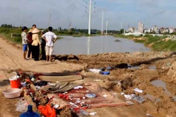 3. Vinaconex-PVC tắc trách thi công, 4 đứa trẻ trẻ chết thảm Vào cuối tháng 8/2011, 4 cháu nhỏ (ngụ tại thôn Phú Đô, xã Mễ Trì) đã chết trên hố nước do công trình thi công dang dở của chủ thầu Vinaconex-PVC.