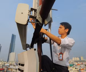 Các nhà mạng tăng cường các trạm thu phát sóng chống nghẽn mạng dịp Tết.
