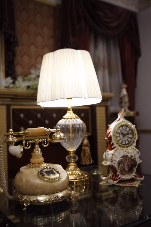 Vì thế, lời khuyên từ vị chuyên gia này là, để mua căn hộ này khách hàng cũng phải lường trước về phí dịch vụ, các tiện ích của tòa nhà cũng như việc chuyển nhượng căn hộ.