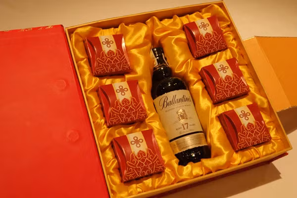 Về thành phần nguyên liệu nhập, phía khách sạn cho biết: Họ đã nhập ngoại những nguyên liệu tươi ngon nhất, hứa hẹn đảm bảo cả về hương vị tuyệt vời và sức khỏe cho người dùng. Về thành phần nguyên liệu nhập, phía khách sạn cho biết: Họ đã nhập ngoại những nguyên liệu tươi ngon nhất, hứa hẹn đảm bảo cả về hương vị tuyệt vời và sức khỏe cho người dùng.