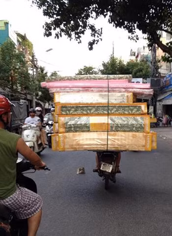 Chụp tại phố Ông Ích Khiêm, Đà Nẵng. Ảnh: Trịnh Như Xá Chụp tại phố Ông Ích Khiêm, Đà Nẵng. Ảnh: Trịnh Như Xá