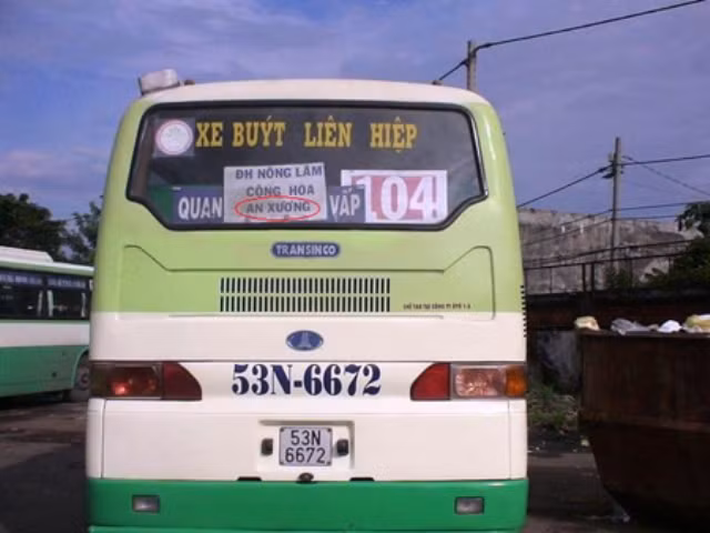 Một số xe buýt ghi sai địa danh An Sương thành "An Xương"?