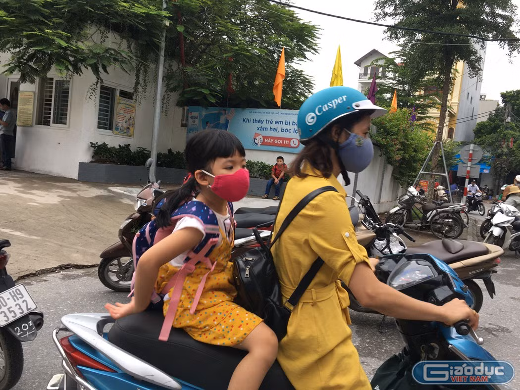 Học sinh đi học bình thường tại Trường Tiểu học Hạ Đình. Ảnh tư liệu chụp ngày 11/9: Vũ Phương. Học sinh đi học bình thường tại Trường Tiểu học Hạ Đình. Ảnh tư liệu chụp ngày 11/9: Vũ Phương.