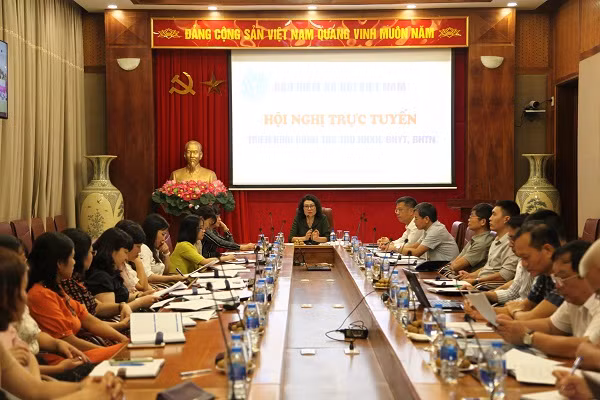 Lãnh đạo Bảo hiểm xã hội Việt Nam yêu cầu tập trung cao độ công sức, nguồn lực để hoàn thành công tác thu bảo hiểm xã hội. Lãnh đạo Bảo hiểm xã hội Việt Nam yêu cầu tập trung cao độ công sức, nguồn lực để hoàn thành công tác thu bảo hiểm xã hội.