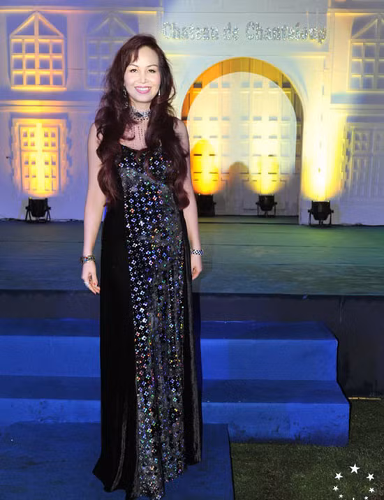 Nổi tiếng như một Hoa hậu sở hữu học vấn, trí tuệ thuộc top đầu của những người đẹp Việt Nam, nhưng có lẽ Hoa hậu Việt Nam 1990 nên giành thêm thời gian để bổ sung thêm kiến thức về thời trang cũng như cách ăn mặc. Nổi tiếng như một Hoa hậu sở hữu học vấn, trí tuệ thuộc top đầu của những người đẹp Việt Nam, nhưng có lẽ Hoa hậu Việt Nam 1990 nên giành thêm thời gian để bổ sung thêm kiến thức về thời trang cũng như cách ăn mặc.