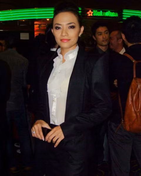Và Tina Tình thì quá cứng nhắc