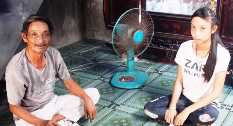 Hải và ba của mình đã nhiều lần lên Ủy ban nhân xã để điều chỉnh lại giới tính nhưng không được.