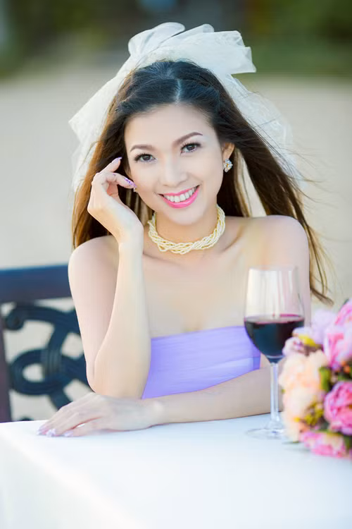 Nữ ca sĩ đã tìm được bến đỗ hạnh phúc cho riêng mình. Nữ ca sĩ đã tìm được bến đỗ hạnh phúc cho riêng mình.