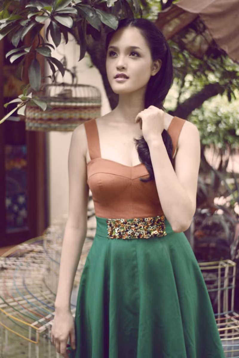 Hoàng Anh có một gương mặt khả ái và nụ cười tươi sáng vô cùng cuốn hút. >>Những nữ sinh đẹp hơn cả búp bê Babie >>PHÁT SỐT VÌ NỮ THẠC SĨ ĐẸP NHẤT TRUNG QUỐC AI ĐẸP HƠN HOTGIRL KIM PHƯỢNG? >>Những nữ sinh diện áo dài đẹp hơn vẻ đẹp xuân thì của Mai Phương Thúy (P36) <<HOTGIRL HỌC V IỆN BÁO CHÍ ĐẸP RẠNG NGỜI TRONG SẮC THU >>Phát sốt vì nữ sinh Trung Quốc đẹp như siêu mẫu >>KINH DỊ LỄ HỘI HÓA TRANG CỦA SINH VIÊN Hoàng Anh có một gương mặt khả ái và nụ cười tươi sáng vô cùng cuốn hút. >>Những nữ sinh đẹp hơn cả búp bê Babie >>PHÁT SỐT VÌ NỮ THẠC SĨ ĐẸP NHẤT TRUNG QUỐC AI ĐẸP HƠN HOTGIRL KIM PHƯỢNG? >>Những nữ sinh diện áo dài đẹp hơn vẻ đẹp xuân thì của Mai Phương Thúy (P36) <<HOTGIRL HỌC V IỆN BÁO CHÍ ĐẸP RẠNG NGỜI TRONG SẮC THU >>Phát sốt vì nữ sinh Trung Quốc đẹp như siêu mẫu >>KINH DỊ LỄ HỘI HÓA TRANG CỦA SINH VIÊN