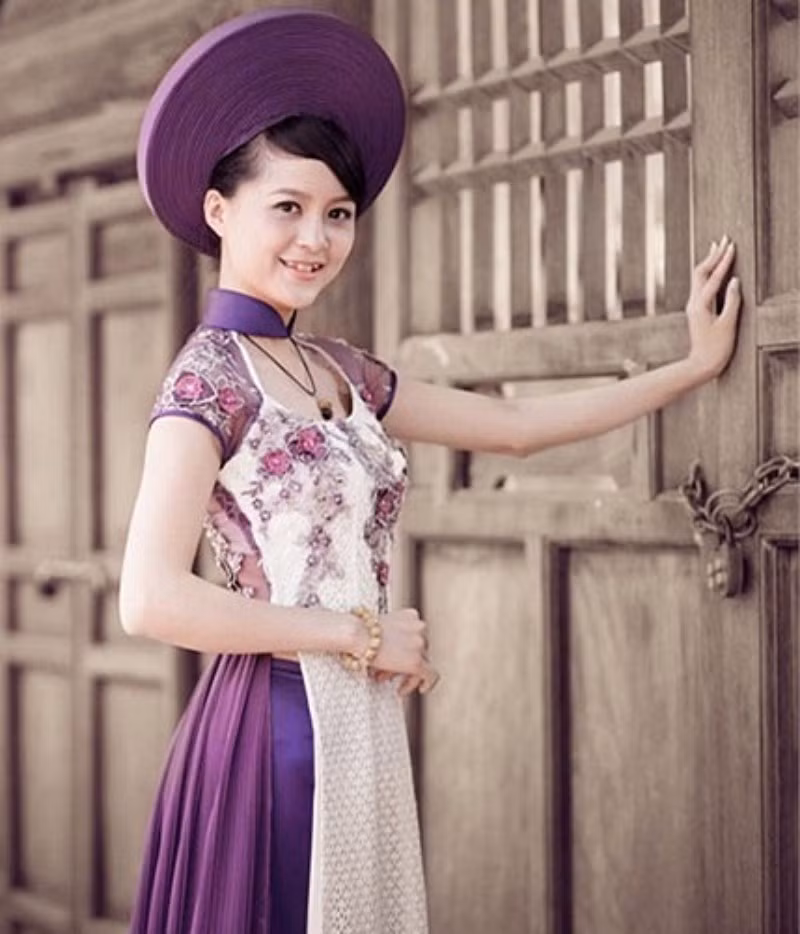 Năm 2011, Hằng Nga giành giải Á khôi Miss ĐH Văn hóa. >>Những nữ sinh đẹp hơn cả búp bê Babie >>PHÁT SỐT VÌ NỮ THẠC SĨ ĐẸP NHẤT TRUNG QUỐC AI ĐẸP HƠN HOTGIRL KIM PHƯỢNG? >>Những nữ sinh diện áo dài đẹp hơn vẻ đẹp xuân thì của Mai Phương Thúy (P36) <<HOTGIRL HỌC V IỆN BÁO CHÍ ĐẸP RẠNG NGỜI TRONG SẮC THU >>Phát sốt vì nữ sinh Trung Quốc đẹp như siêu mẫu >>KINH DỊ LỄ HỘI HÓA TRANG CỦA SINH VIÊN Năm 2011, Hằng Nga giành giải Á khôi Miss ĐH Văn hóa. >>Những nữ sinh đẹp hơn cả búp bê Babie >>PHÁT SỐT VÌ NỮ THẠC SĨ ĐẸP NHẤT TRUNG QUỐC AI ĐẸP HƠN HOTGIRL KIM PHƯỢNG? >>Những nữ sinh diện áo dài đẹp hơn vẻ đẹp xuân thì của Mai Phương Thúy (P36) <<HOTGIRL HỌC V IỆN BÁO CHÍ ĐẸP RẠNG NGỜI TRONG SẮC THU >>Phát sốt vì nữ sinh Trung Quốc đẹp như siêu mẫu >>KINH DỊ LỄ HỘI HÓA TRANG CỦA SINH VIÊN
