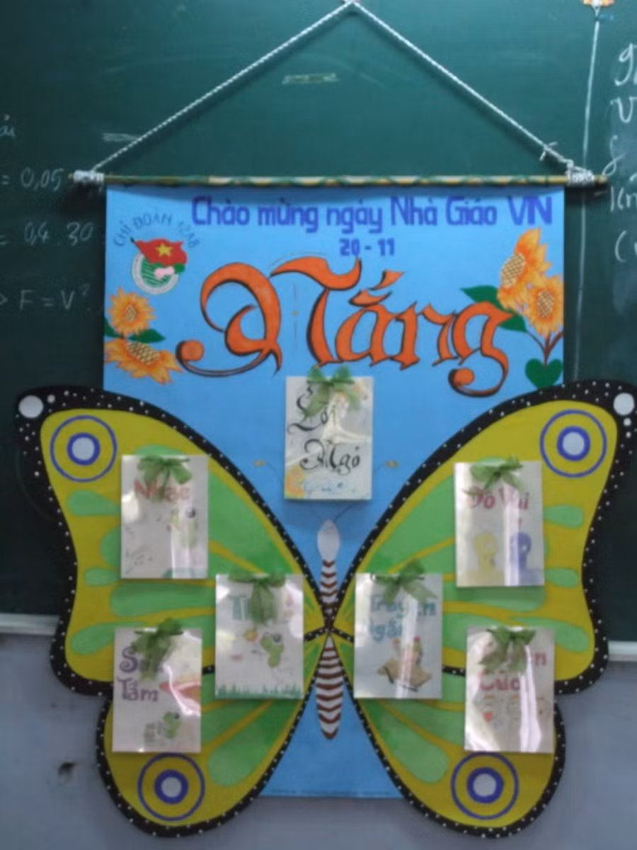 Chùm ảnh: Những tấm thiệp đầy ý nghĩa ngày Nhà giáo Việt Nam Những hình ảnh xúc động về "lớp học tật nguyền" của bà lão 80 tuổi Những hình ảnh xúc động... "Mẹ hiền của chúng con" Chùm ảnh: Ước mơ của trẻ thơ qua tranh vẽ