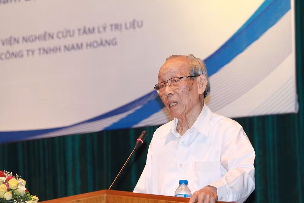 Giáo sư Trần Hồng Quân phát biểu tại hội thảo khoa học quốc gia “Hệ thống giáo dục mở trong bối cảnh tự chủ giáo dục và hội nhập quốc tế” do Hiệp hội các trường đại học, cao đẳng Việt Nam tổ chức ngày 16/5. (Ảnh: Trinh Phúc)