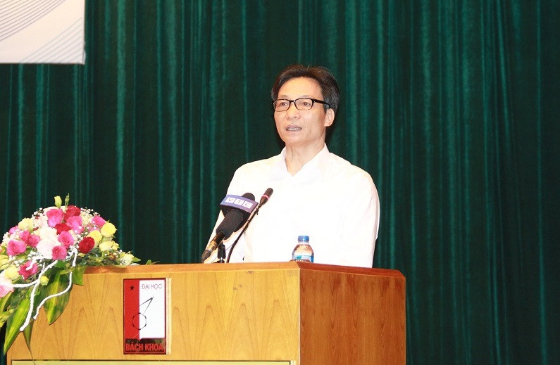 Phó Thủ tướng nhấn mạnh, khi mới giành độc lập, Bác Hồ nói: “Phải diệt giặc dốt bằng bình dân học vụ” thì bây giờ chúng ta phải xóa mù về tri thức công nghệ. (Ảnh: Thùy Linh)