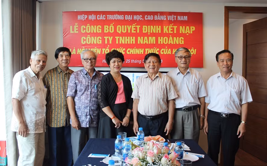 Ngày 25/5, Hiệp hội các trường đại học, cao đẳng Việt Nam tổ chức lễ công bố quyết định kết nạp Công ty Nam Hoàng trở thành hội viên trực thuộc Hiệp hội. (Ảnh: Anh Đức)