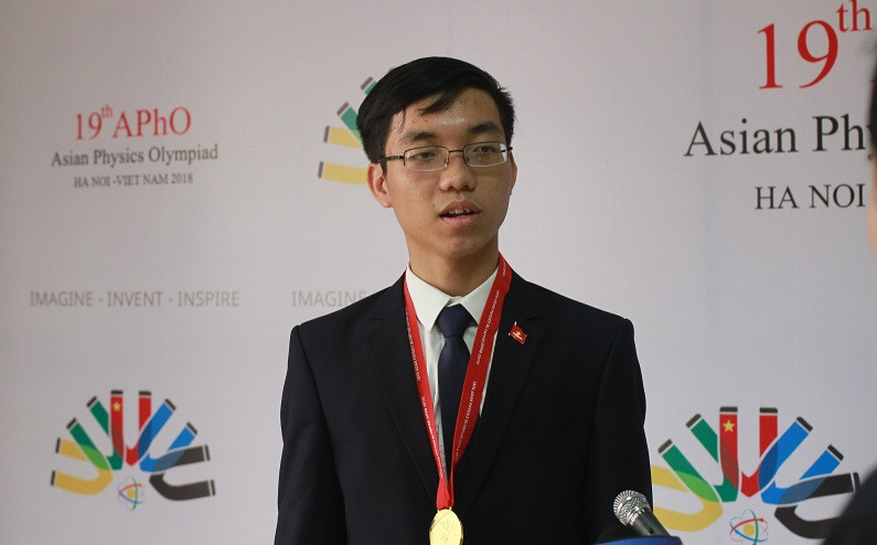 Nguyễn Văn Thành Lợi (học sinh lớp 12 chuyên Lý, trường Trung học phổ thông chuyên Quang Trung, Bình Phước) là một trong 4 thí sinh đoàn Việt Nam giành huy chương vàng Olympic Vật lý châu Á 2018. (Ảnh: Thùy Linh)