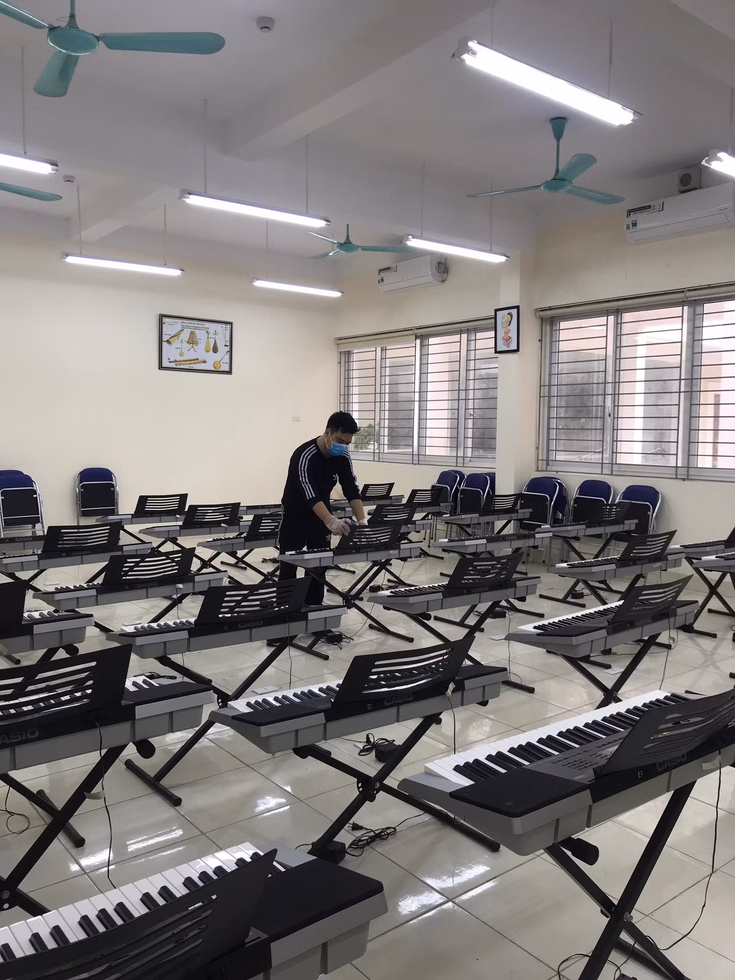 Các phòng học chức năng tại Trường Tiểu học Xuân Phương được vệ sinh sạch sẽ. Ảnh: Nhà trường cung cấp