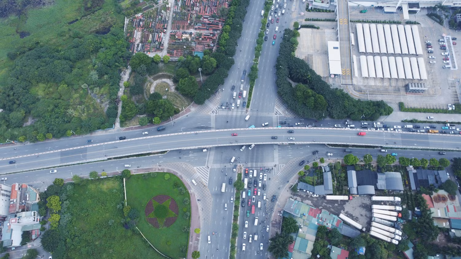 Khi nút giao tại Cổ Linh - cầu Vĩnh Tuy được triển khai thì đây sẽ là hầm chui thứ 6 của Thủ đô. Ảnh: Trung Dũng