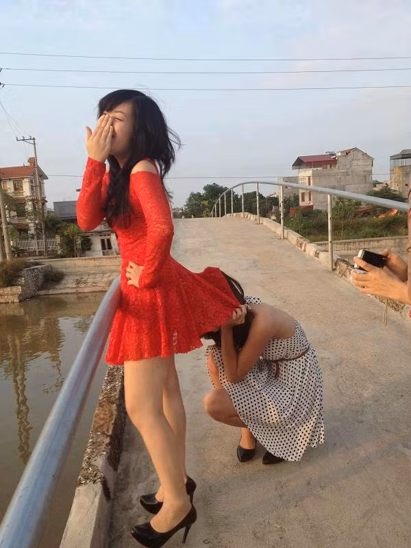 Trốn nắng.
