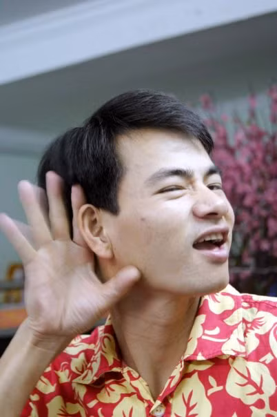 "Lắng nghe mùa xuân về" "Lắng nghe mùa xuân về"