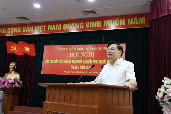 Đồng chí Lê Mạnh Hùng: toàn hệ thống chính trị cần đẩy mạnh tuyên truyền về Đại hội Đảng bộ các cấp tiến tới Đại hội Đảng toàn quốc lần thứ XIII.