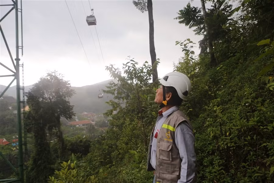 Ông Trần Tịnh, một kỹ sư cơ khí đã ngoài 60 tuổi vẫn miệt mài trên các công trường của Sun Group.