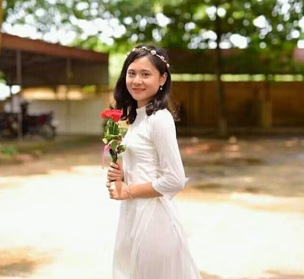 Em Trần Minh Châu thủ khoa khối D1 của tỉnh Hưng Yên (Ảnh: tác giả cung cấp).