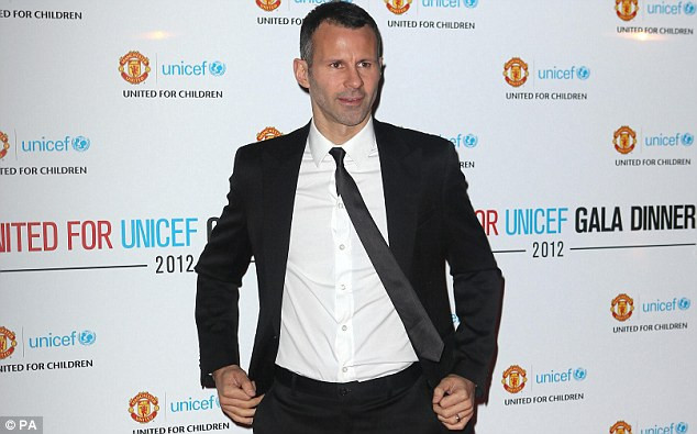 Lão tướng Giggs cũng tạo dáng trước ống kính.