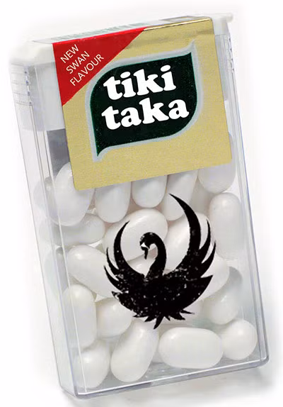 Tiki-taka mang thương hiệu 'Thiên nga đen' ở Premier League.