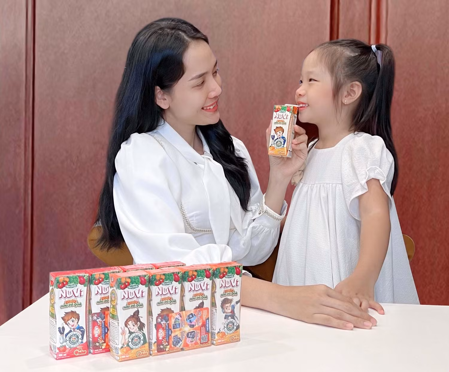 NuVi Nước rau củ quả không chỉ chứa hàm lượng dưỡng chất tối ưu mà còn mang hương vị trái cây thơm ngon phù hợp với sở thích của trẻ NuVi Nước rau củ quả không chỉ chứa hàm lượng dưỡng chất tối ưu mà còn mang hương vị trái cây thơm ngon phù hợp với sở thích của trẻ
