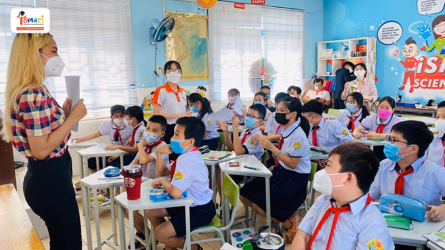 Học sinh Trường Tiểu học Hồ Văn Cường (Tân Phú, Thành phố Hồ Chí Minh) thích thú trong giờ học tiếng Anh iSMART Học sinh Trường Tiểu học Hồ Văn Cường (Tân Phú, Thành phố Hồ Chí Minh) thích thú trong giờ học tiếng Anh iSMART