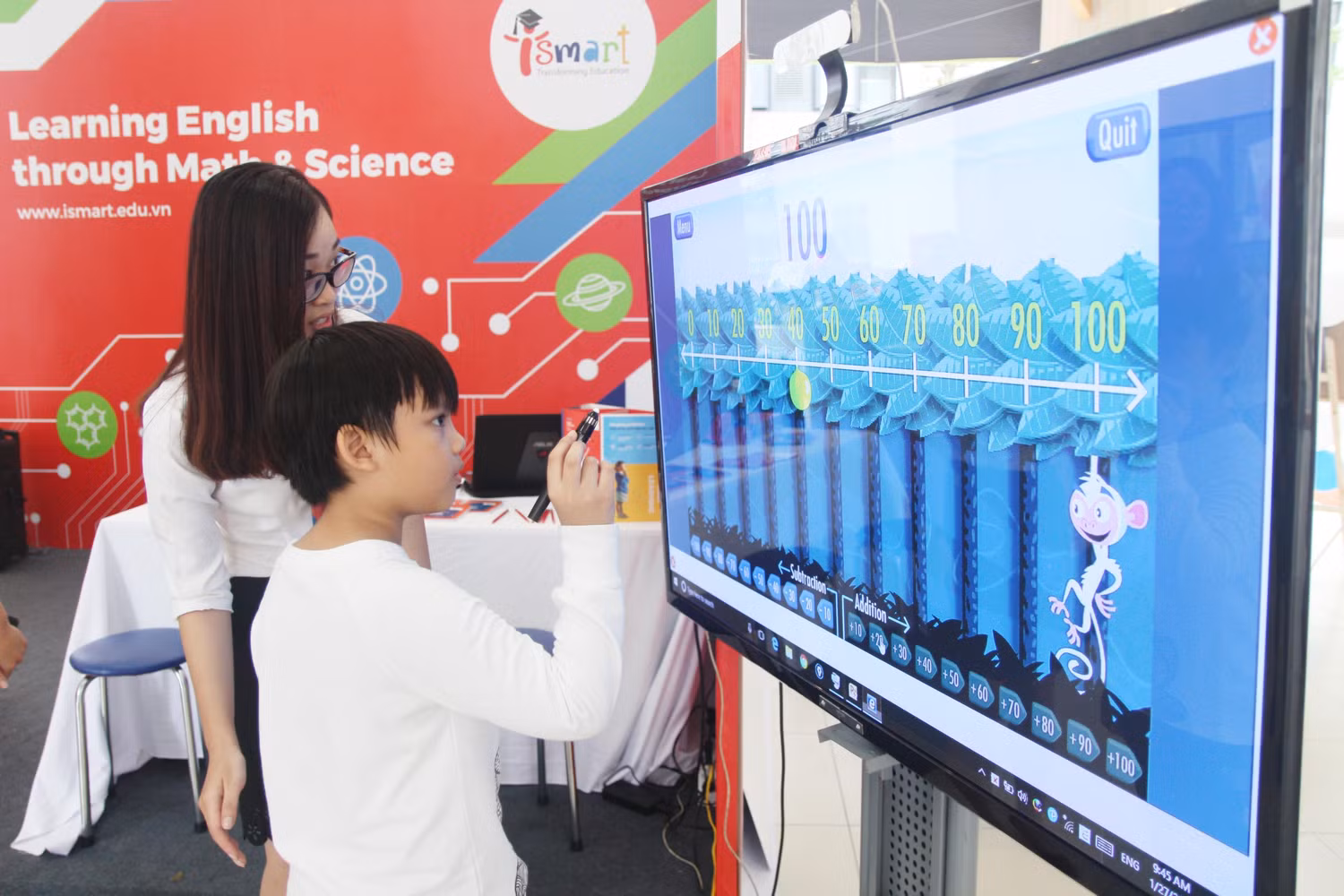 Bảng tương tác thông minh là thiết bị iSMART Education nghiên cứu áp dụng cho việc hỗ trợ giảng dạy và học tập trong nhà trường. Bảng tương tác thông minh là thiết bị iSMART Education nghiên cứu áp dụng cho việc hỗ trợ giảng dạy và học tập trong nhà trường.