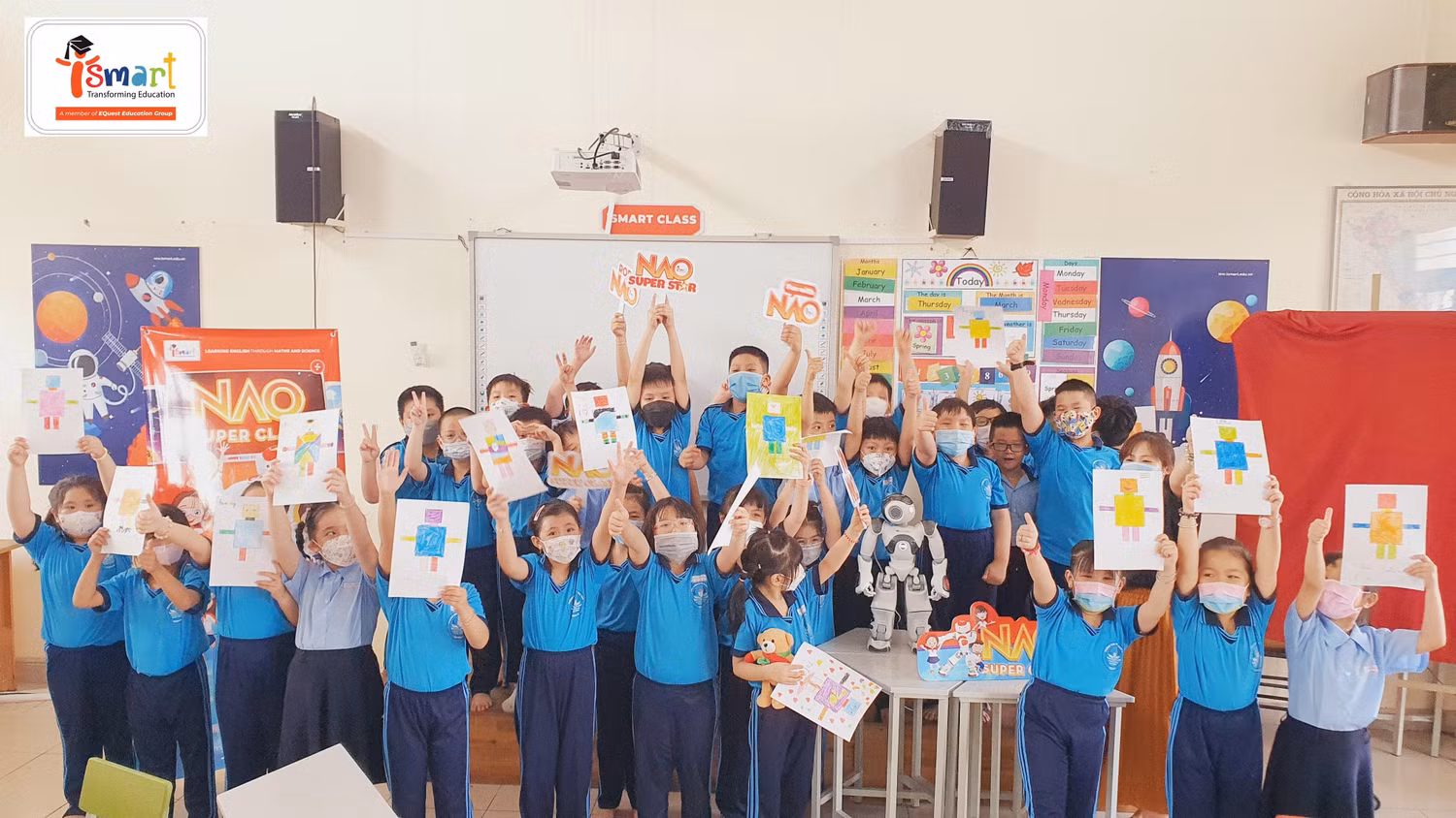 Học sinh được trải nghiệm giao lưu tương tác và thực hành các tình huống giao tiếp với robot NAO - top những robot thông minh nhất thế giới Học sinh được trải nghiệm giao lưu tương tác và thực hành các tình huống giao tiếp với robot NAO - top những robot thông minh nhất thế giới