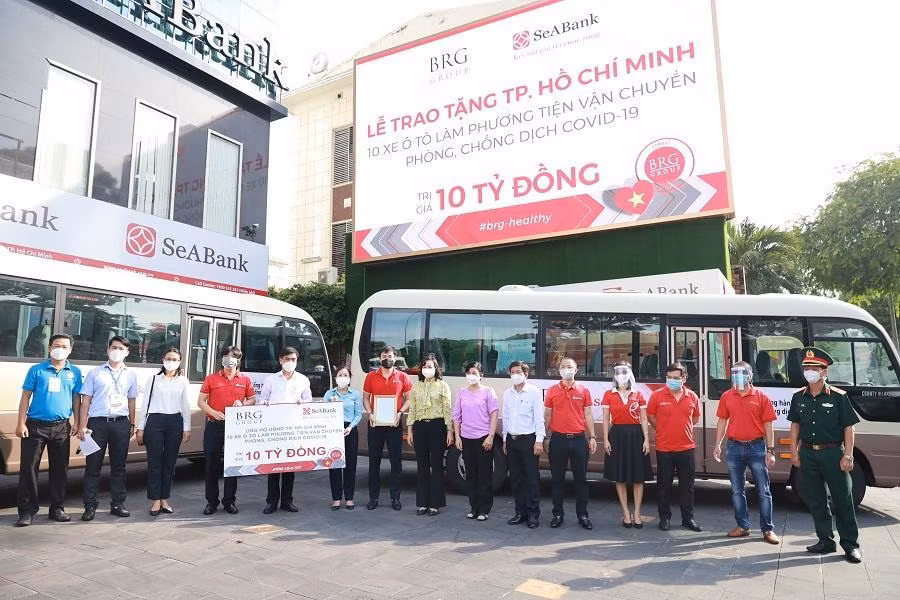Đại diện “Quỹ An sinh Sức sống mới của BRG và SeABank” trao tặng các phương tiện vận chuyển phòng, chống Covid-19 cho Thành phố Hồ Chí Minh Đại diện “Quỹ An sinh Sức sống mới của BRG và SeABank” trao tặng các phương tiện vận chuyển phòng, chống Covid-19 cho Thành phố Hồ Chí Minh