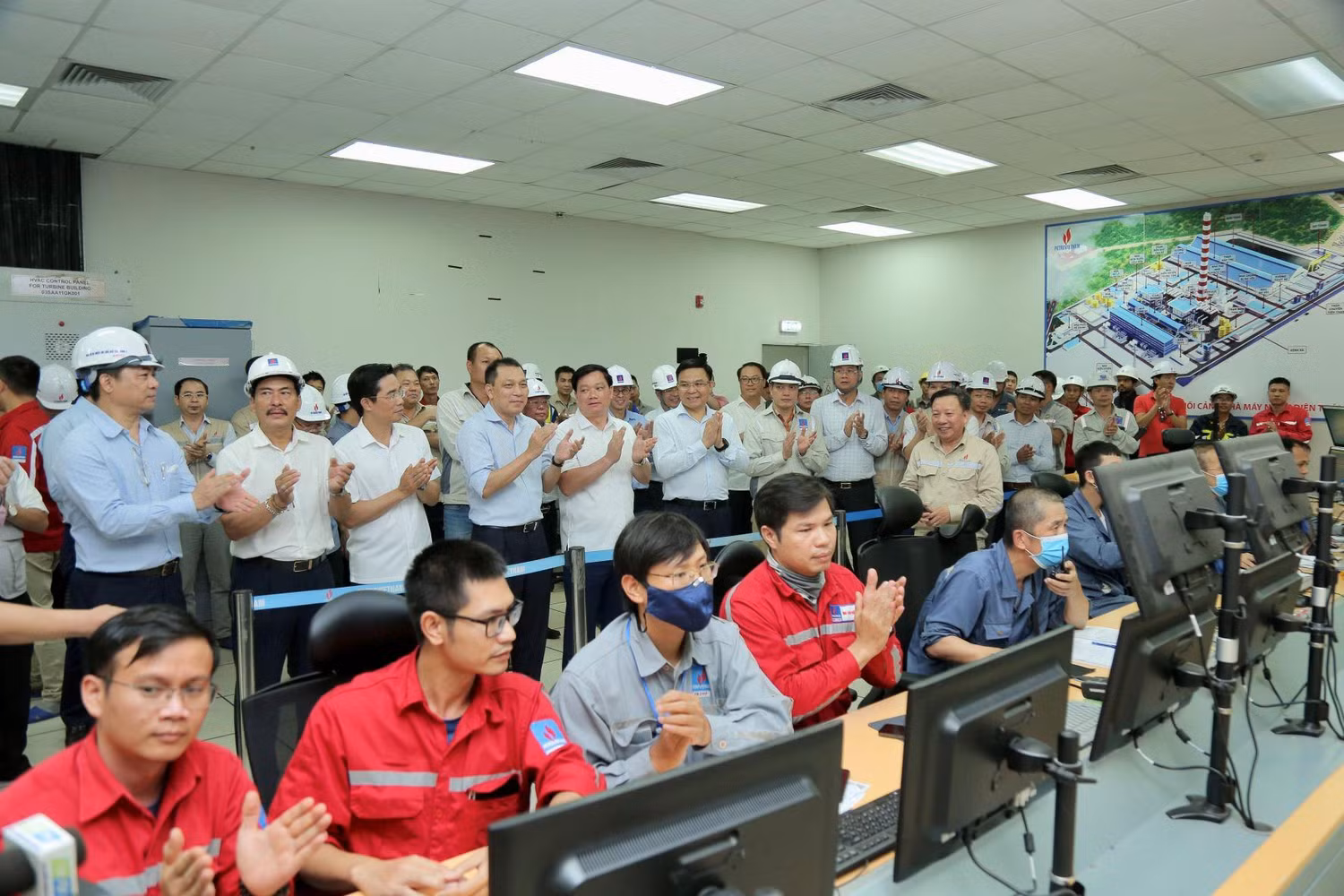 Lãnh đạo Bộ Công Thương, tỉnh Thái Bình, Petrovietnam chứng kiến mốc hòa lưới đồng bộ bằng than Tổ máy số 1, Nhà máy Nhiệt điện Thái Bình 2 Lãnh đạo Bộ Công Thương, tỉnh Thái Bình, Petrovietnam chứng kiến mốc hòa lưới đồng bộ bằng than Tổ máy số 1, Nhà máy Nhiệt điện Thái Bình 2