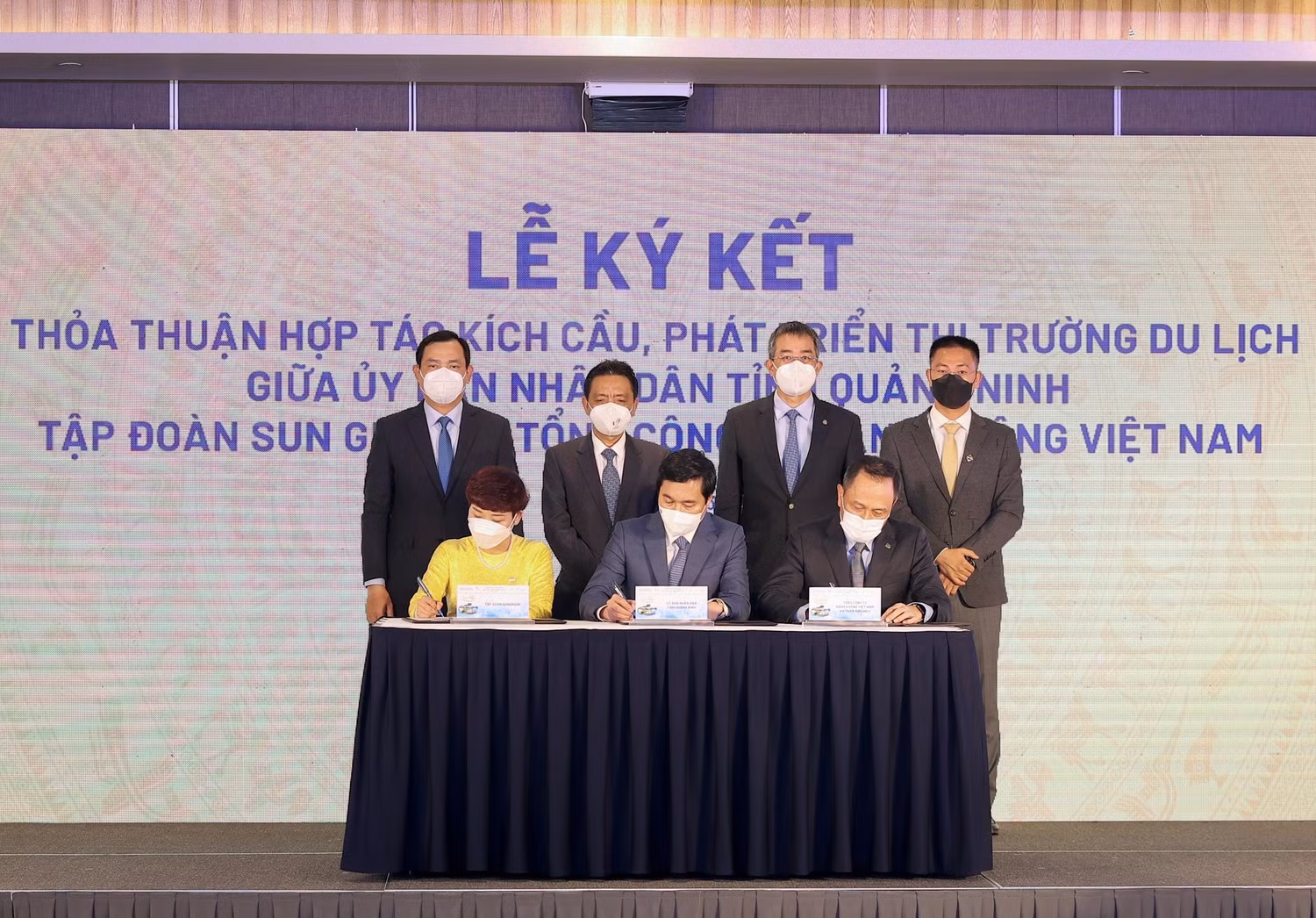 Lễ ký kết giữa tỉnh Quảng Ninh, Sun Group và Vietnam Airlines Lễ ký kết giữa tỉnh Quảng Ninh, Sun Group và Vietnam Airlines