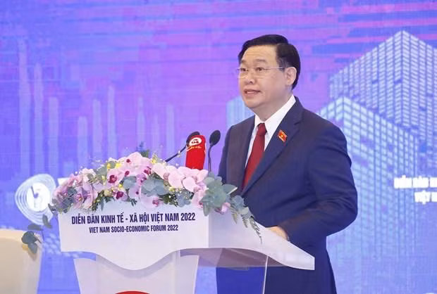 Chủ tịch Quốc hội Vương Đình Huệ phát biểu khai mạc diễn đàn. (Ảnh: Doãn Tấn/ TTXVN)