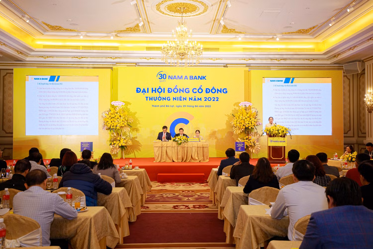 Đại hội đã thông qua nhiều quyết sách quan trọng. Đại hội đã thông qua nhiều quyết sách quan trọng.
