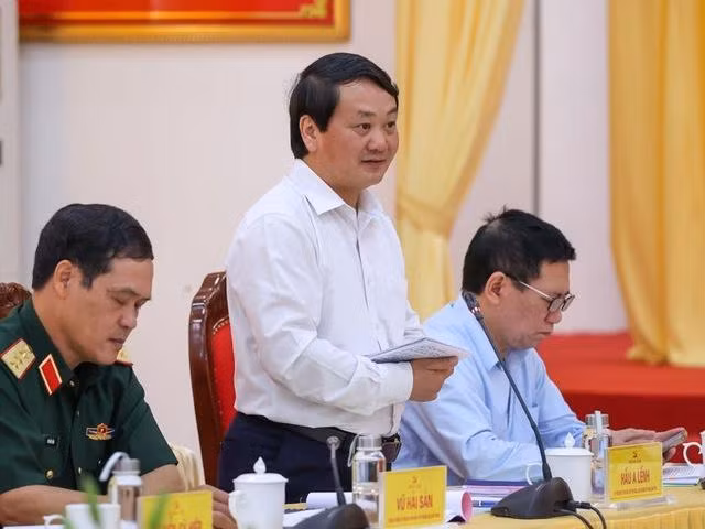 Bộ trưởng, Chủ nhiệm Ủy ban Dân tộc Hầu A Lềnh đánh giá cao tỉnh Yên Vái bước đầu khai thác hiệu quả lợi thế du lịch, đặc biệt là Danh thắng quốc gia ruộng bậc thang Mù Cang Chải. Ảnh: VGP/Nhật Bắc