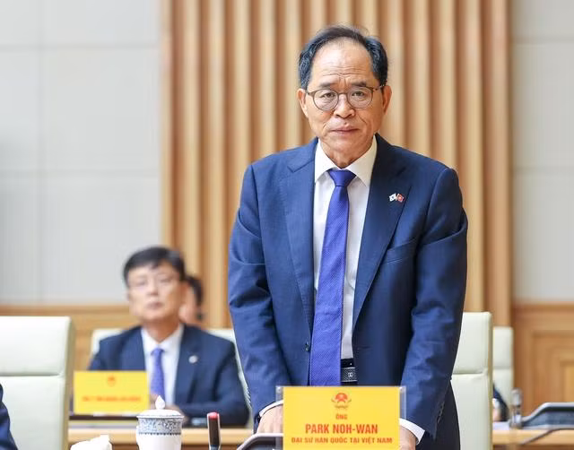 Đại sứ Hàn Quốc tại Việt Nam Park Noh-wan bày tỏ cảm ơn Thủ tướng Phạm Minh Chính đã dành nhiều thời gian gặp gỡ, đối thoại với các doanh nghiệp Hàn Quốc - Ảnh: VGP/Nhật Bắc Đại sứ Hàn Quốc tại Việt Nam Park Noh-wan bày tỏ cảm ơn Thủ tướng Phạm Minh Chính đã dành nhiều thời gian gặp gỡ, đối thoại với các doanh nghiệp Hàn Quốc - Ảnh: VGP/Nhật Bắc