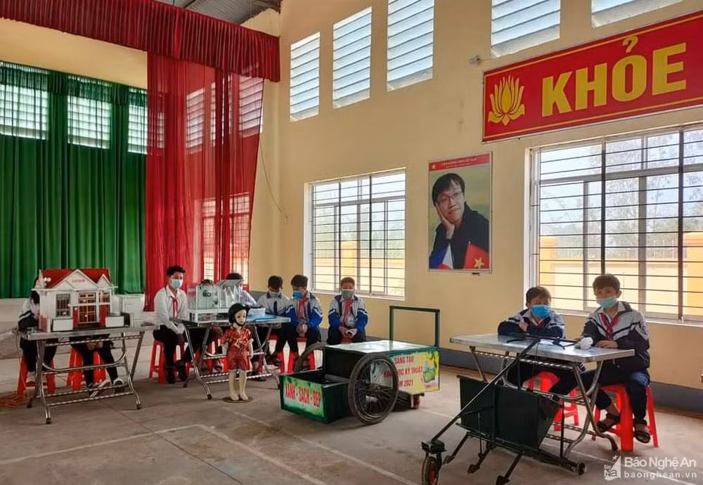 Hình ảnh học sinh tham gia cuộc thi khoa học kĩ thuật. (Ảnh chỉ mang tính minh họa, nguồn: Baonghean.vn)