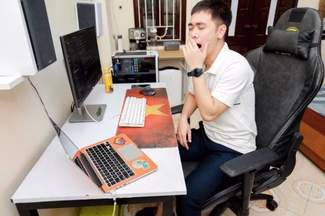 Người làm việc về đêm thường đối diện với tình trạng thiếu tỉnh táo và mất năng lượng Người làm việc về đêm thường đối diện với tình trạng thiếu tỉnh táo và mất năng lượng